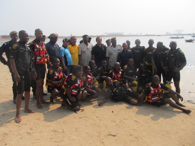  plage de la côte mondaine, agents de la sécurité civile de Pointe-Noire,