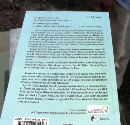 La quatrième de couverture de la version bilingue Bitumba mpe kimia ya Moni-Mambu Kadogo