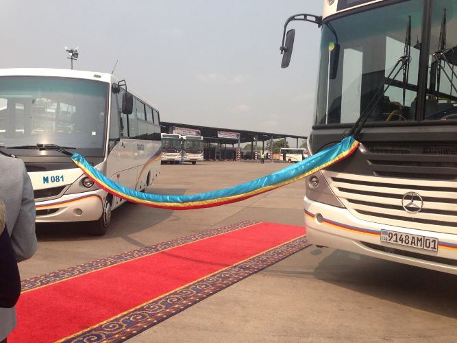 des bus de Transco, parés pour le lancement de la société.