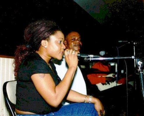 Déesse Mukangi et Bozi en pleine séance d’enregistrement en studio