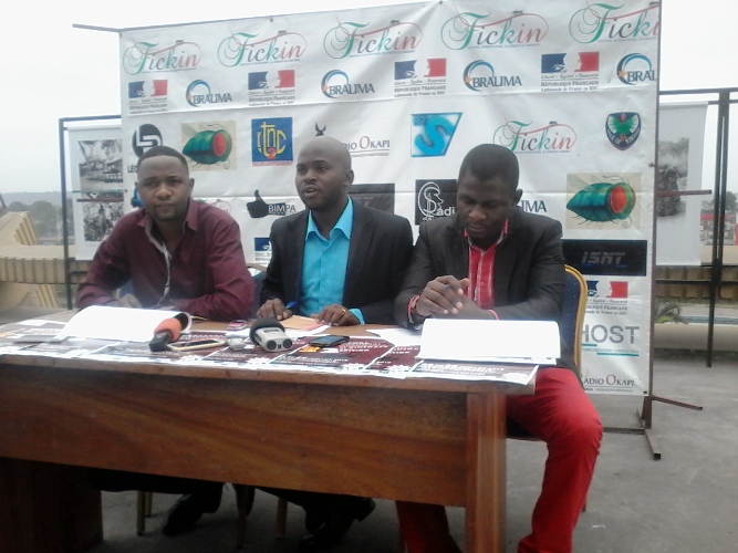 Tshoper Kabambi, Éric Kayembe et Emmanuel Lupia présentant à la presse les articulations du Fickin 