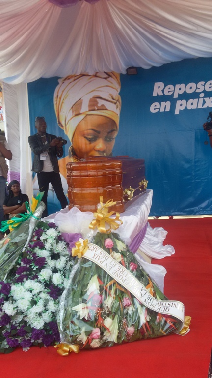 Une vue de la dépouille mortelle exposée à l’esplanade du Stade des Martyrs