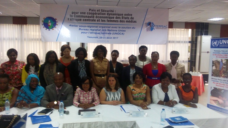 La photo de famille des participantes au séminaire de Yaoundé