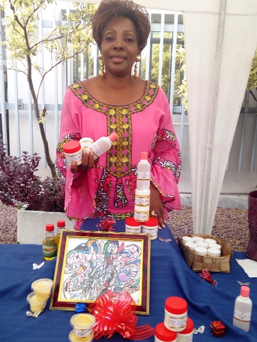 Précieux Rundahindwa présentant sa gamme de produits Soya Okapi