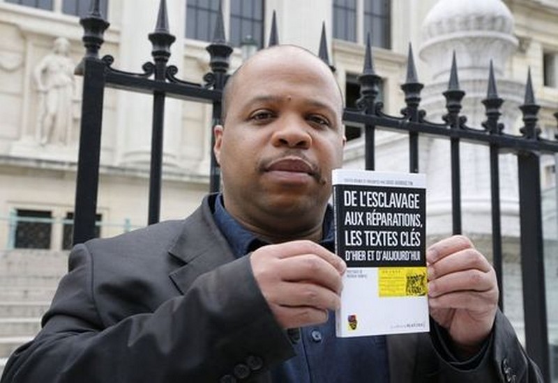 Louis-Georges Tin devant le Palais de Justice de Paris en France en 2013