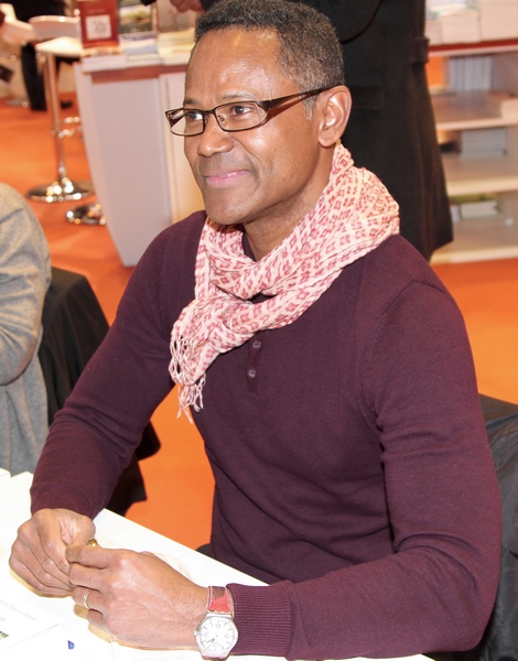 Berthrand Nguyen Matoko lors de la dédicace à la 37émé édition du Salon du Livre Paris sur le Pavillon Lettres d'Afrique