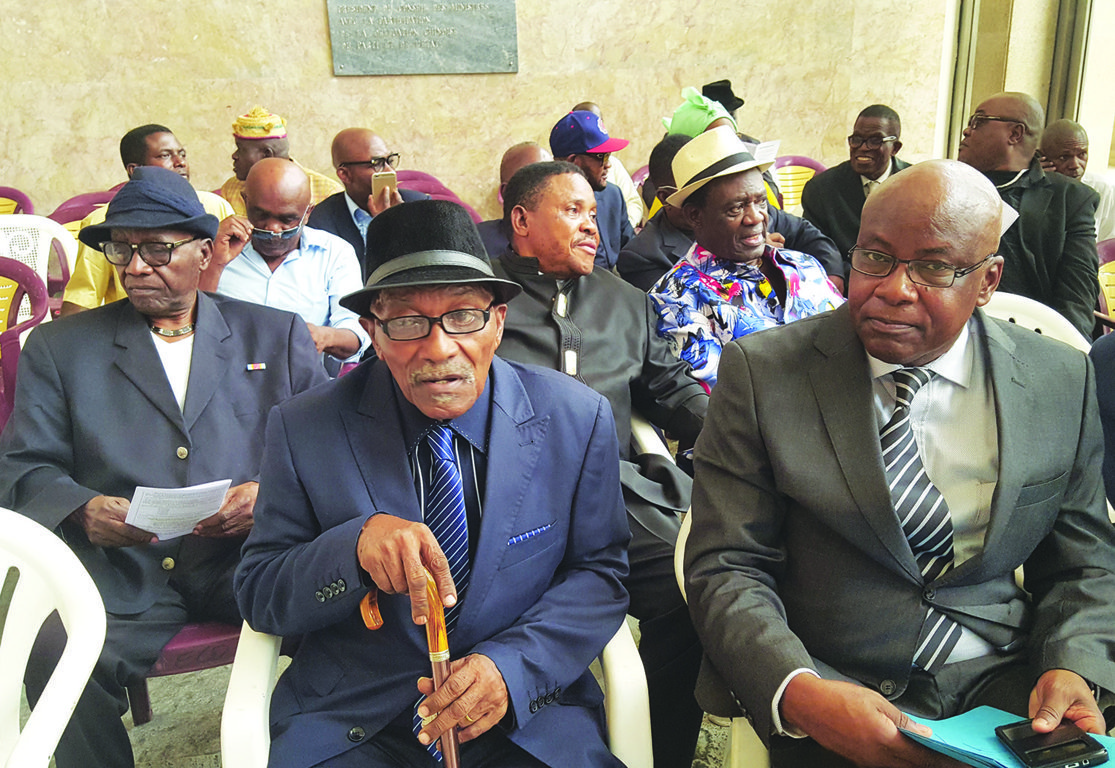 Dieudonné Loussakou, président de l’orchestre Bantou aux côtés des artistes Ganga Edo, Lutumba Simaro, Verkys Kiamuangana et Jeannot Bobenga