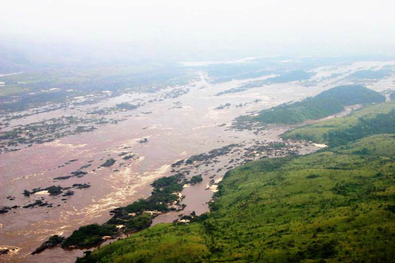 Inga sur le fleuve Congo