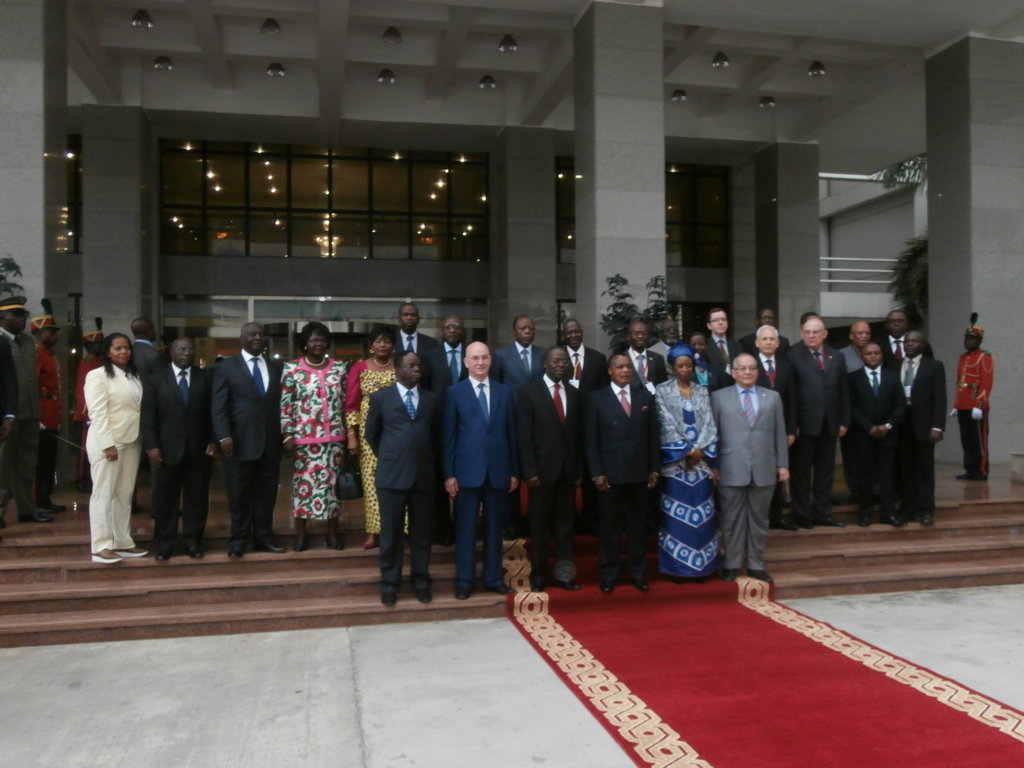 Photo de famille des participants à la 4e réunion du GIC-RCA