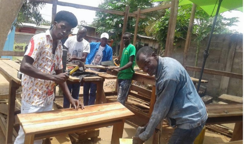 Jeunes en apprentissage dans les ateliers de l’Association Mission internationale DIMPA-IESRM de Laurent Coddy à Ouesso au Congo Brazzaville