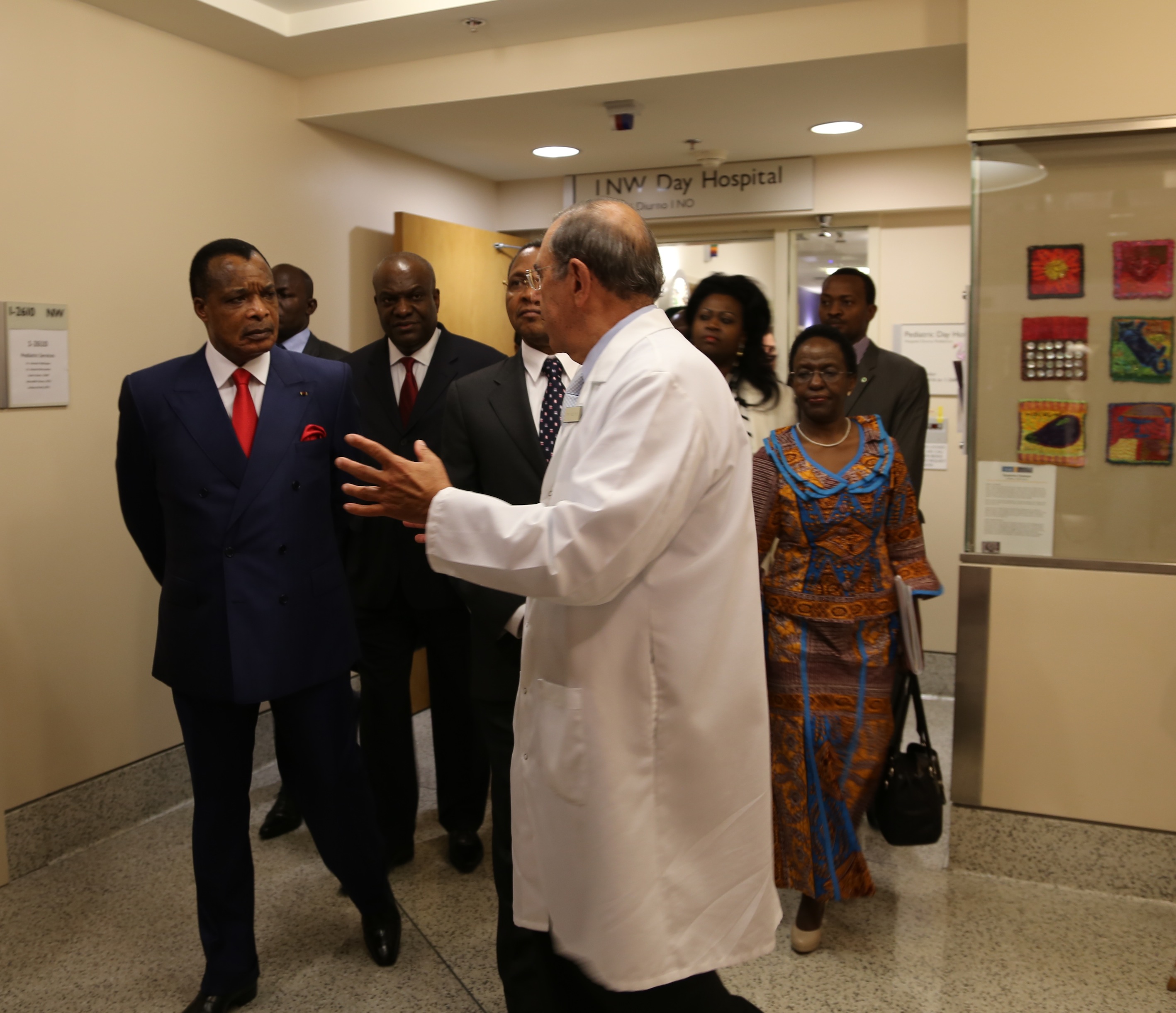 Le président Denis Sassou N'Guesso visite les installations de l'institut national de santé américain ©ADIAC