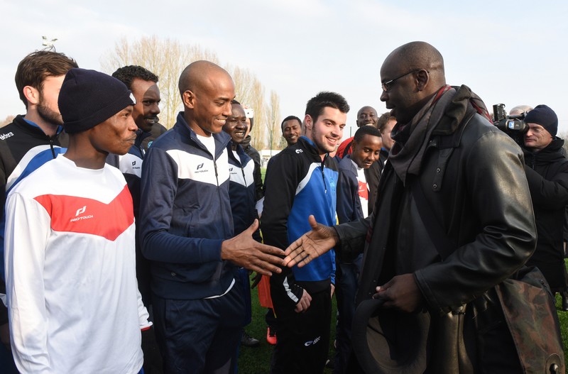 Lilian Thuram à la rencontre de 37 migrants de Croisilles au complexe sportif Daniel Percheron