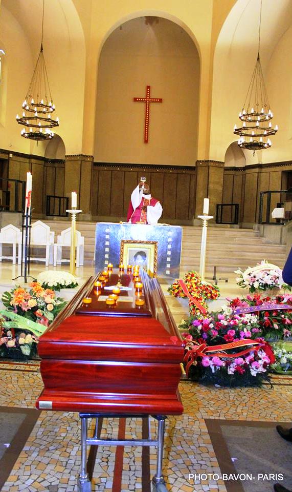 Cérémonie religieuse en hommage à Marie-Josée Mathey à la paroisse Sainte-Mathilde de Puteaux