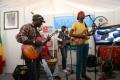 Un groupe de jeunes musiciens de la diaspora du Sénégal reprend les standards de la musique congolaise sur le stand du Congo au village de la Francophonie à Dakar ©ADIAC