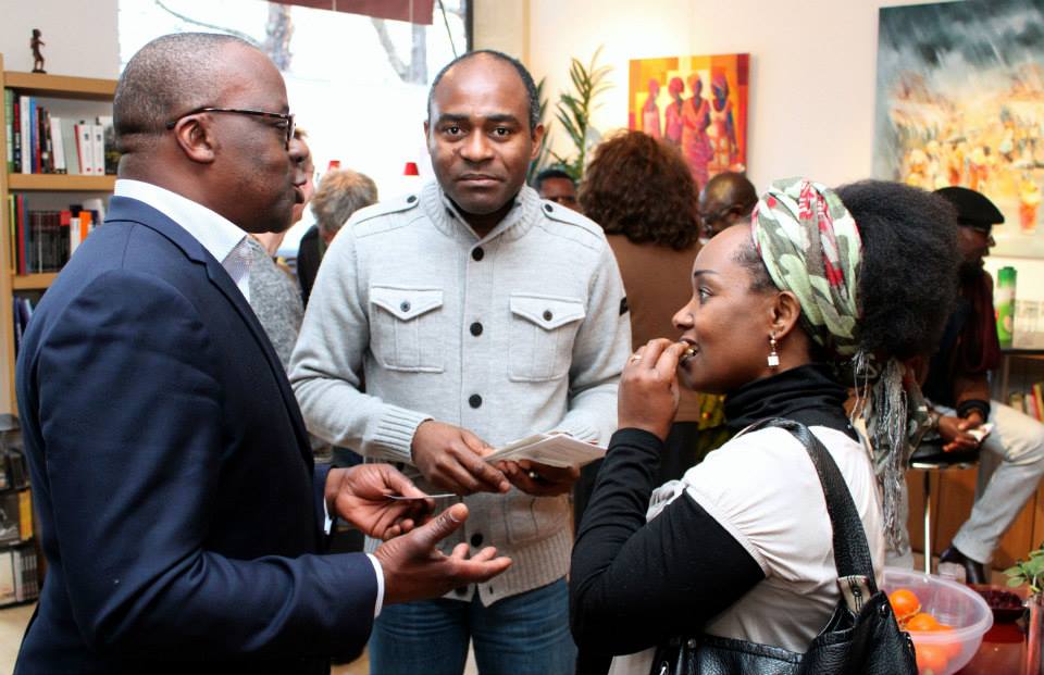 Légende Nouveau directeur général Sylvain Mpili en compagnie de Franck Cana et Virginie Mouanda ©Frdy Mizelet Flam Images